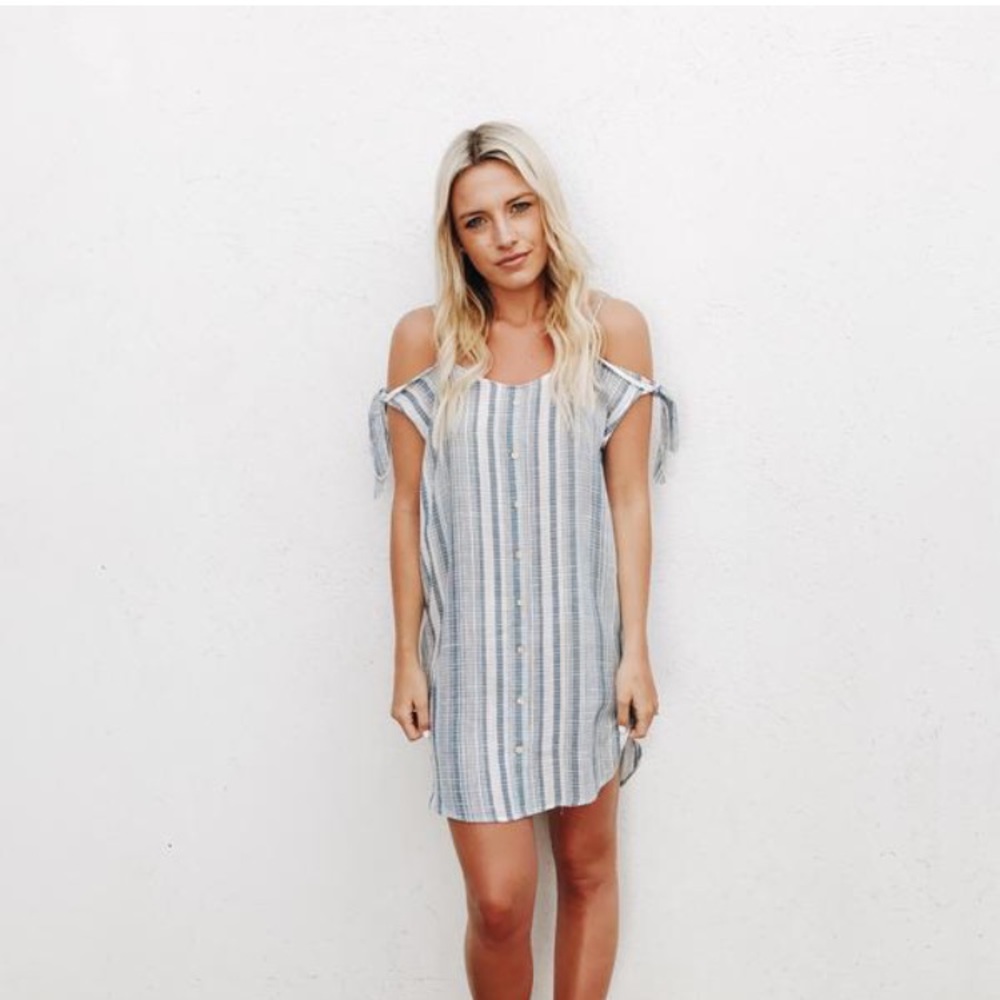 Carly Jean Los Angeles Carrie dress